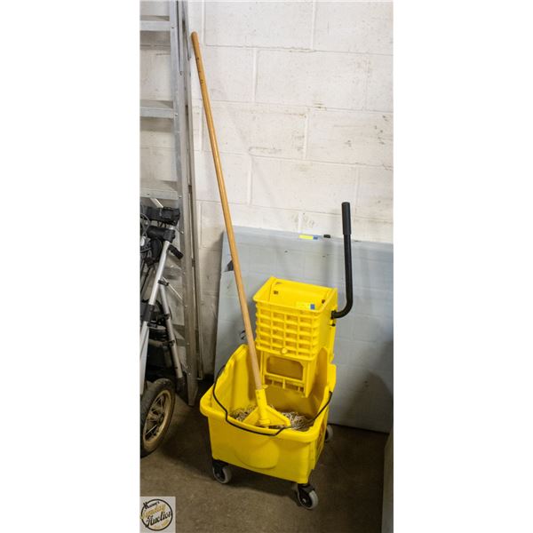 HD RUBBERMAID BRUTE INDUSTRIAL MOP BUCKET/