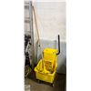 Image 1 : HD RUBBERMAID BRUTE INDUSTRIAL MOP BUCKET/
