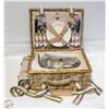 Image 1 : PICNIC BASKET SET FOR 4