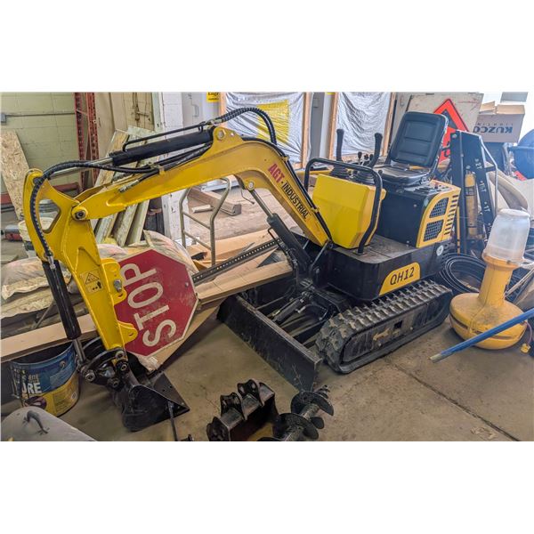 *OFFSITE* AGT QH12 MINI EXCAVATOR WITH ATTACHMENTS