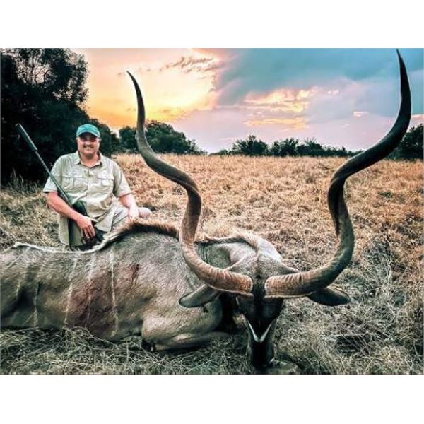 10-Day African Safari for 2 hunters (2x1) and 2 Observers
