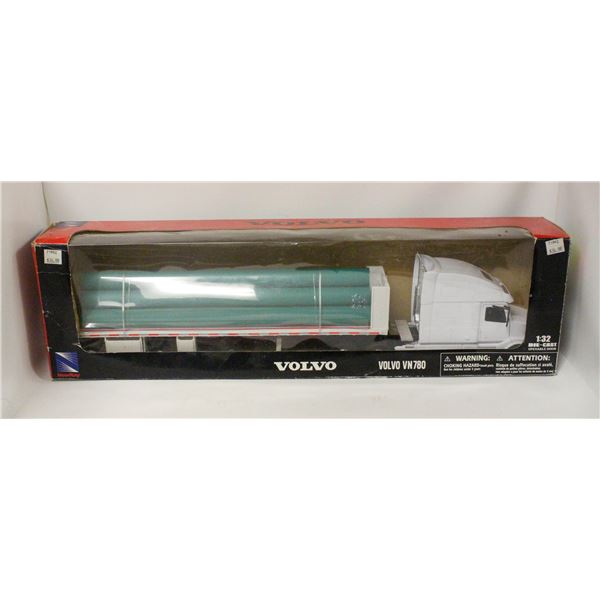 1:32 VOLVO SEMI TRUCK WITH PIPE LOAD DIECAST
