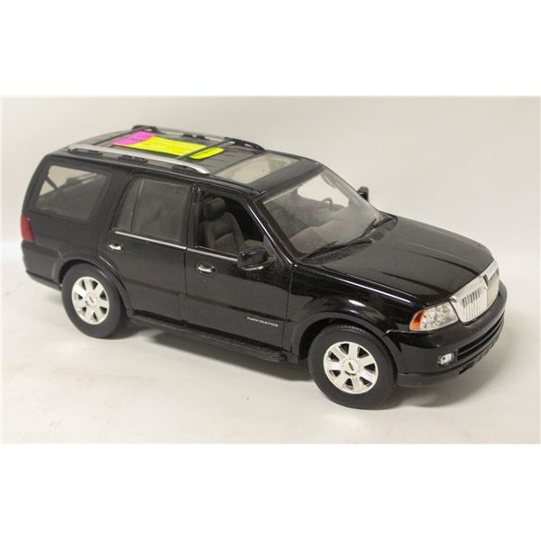 LINCOLN NAVIGATOR 1:18 DIECAST