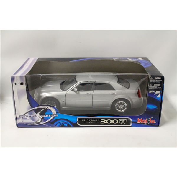 CHRYSLER 300 HEMI 1:18 DIECAST
