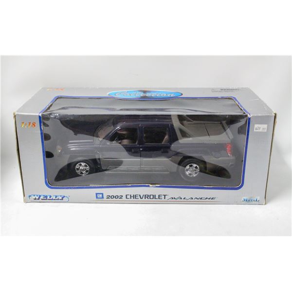 2002 CHEVY AVALANCHE DIECAST WELLY 1:18