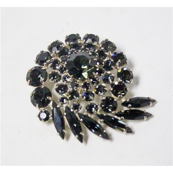 VINTAGE ORNATE COSTUME JEWELLERY BROOCH