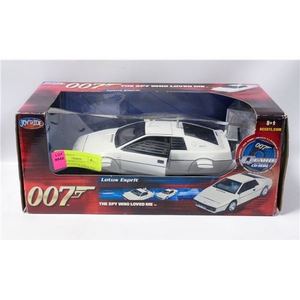 007 JAMES BOND LUTUS W/UNDERWATER KIT 1:18
