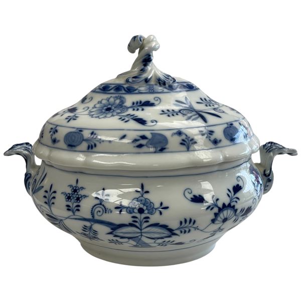 Porcelain "Blue Onion" Pattern Tureen in the Meissen Style