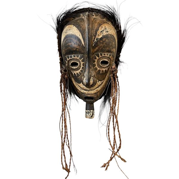 Vintage Papua New Guinea Hand Carved Tribal Spirit Mask (6" deep x 10" wide x 17" tall)
