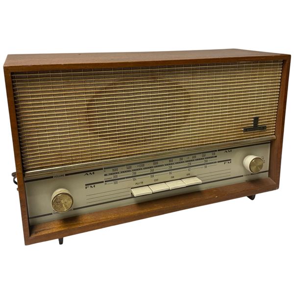 1965 Grunding Model 100-U German Tube Radio