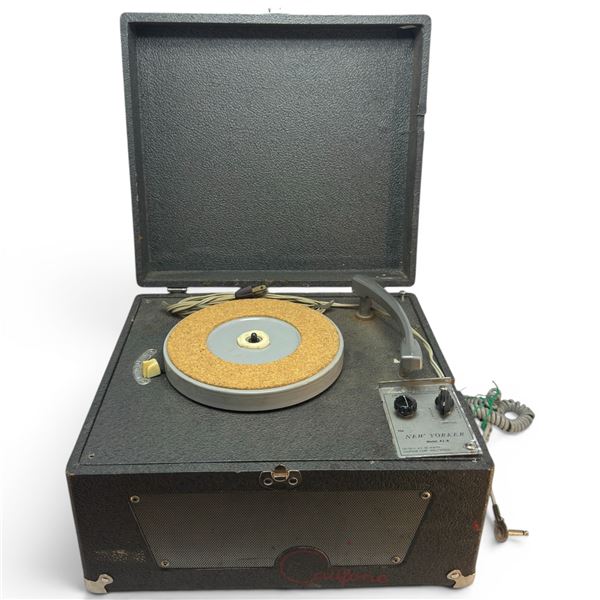 California Corp New Yorker Model 4J-8 Turntable