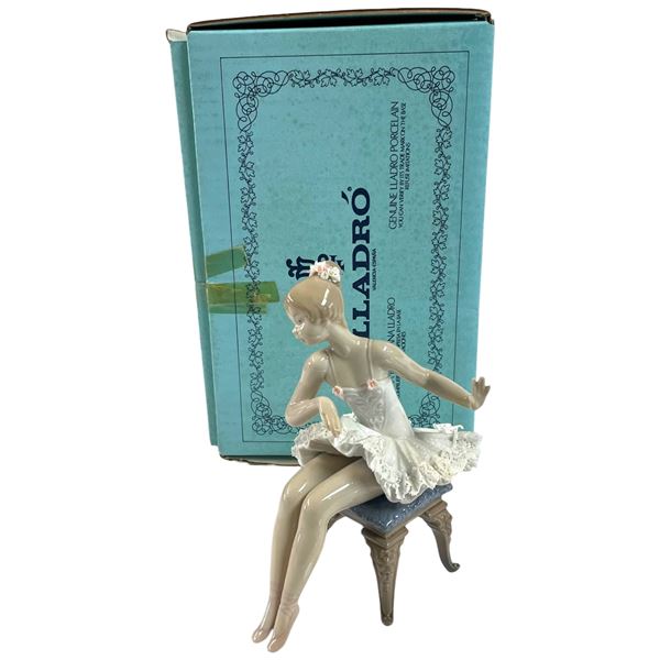 Retired 1988 Lladro Porcelain "Recital" (#5496) - 5.9" tall - Original Box