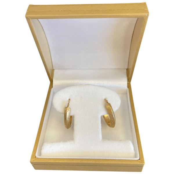 14KT Gold Oval Hoop Earrings with Diamond Cut Pattern - 18mm" wide x 21mm long x 3.9mm thick (Total 