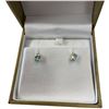 Image 2 : 18KT Gold Blue Topaz Stud Earrings - 0.75 CTW - Claw Set 3 x 5mm gems (Total weight: 0.69 grams)