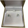 Image 3 : 18KT Gold Blue Topaz Stud Earrings - 0.75 CTW - Claw Set 3 x 5mm gems (Total weight: 0.69 grams)