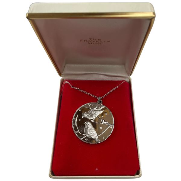 1977 Franklin Mint .925 Sterling Silver "The White Birds" Pendant Necklace (Total weight: 17.2grams)