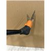Image 11 : Fiskars Long Handled Grass Shears