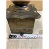 Image 13 : Vintage Coffee Grinder