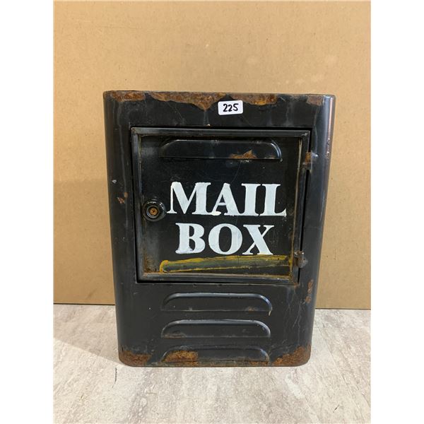 Vintage Metal  Decrotive Mail Box