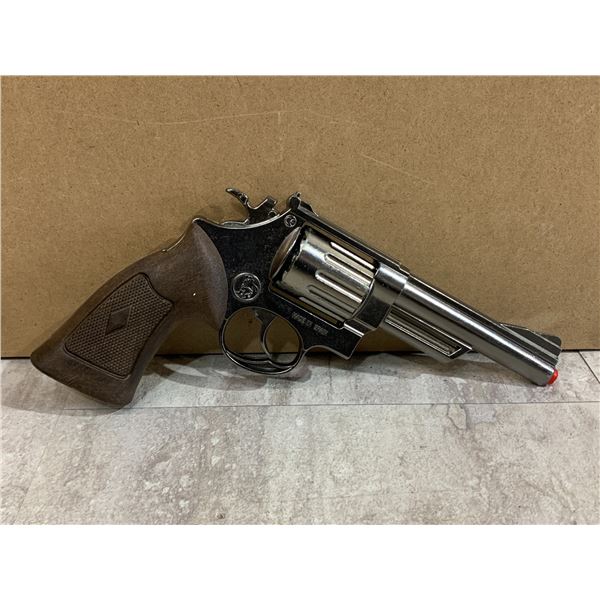 Gonher Revolver Style 12 Shot Ring Cap Gun