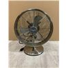 Image 2 : Nautica Home Stainless Steel Table Fan - Retro Design