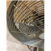 Image 3 : Nautica Home Stainless Steel Table Fan - Retro Design