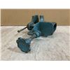 Image 10 : Vintage Mini Globemaster 5929 Bench Table Vise