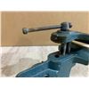 Image 4 : Vintage Mini Globemaster 5929 Bench Table Vise