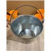 Image 3 : Lot of 6 Metal Cans