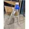 Image 3 : Lite 3 Step Aluminum Folding Step-Ladder (4 ft)
