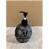 Image 4 : Skull Shaped Soap Dispenser