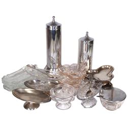 Soda fountain items (19), 2 Benedict Indestructo E.P.N.S. 1326 triple dip ice cream dishes, 4 glass 