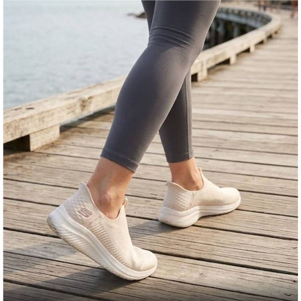 Ladies Skechers Slip-On Shoes Swift Fit Size 10 Natural