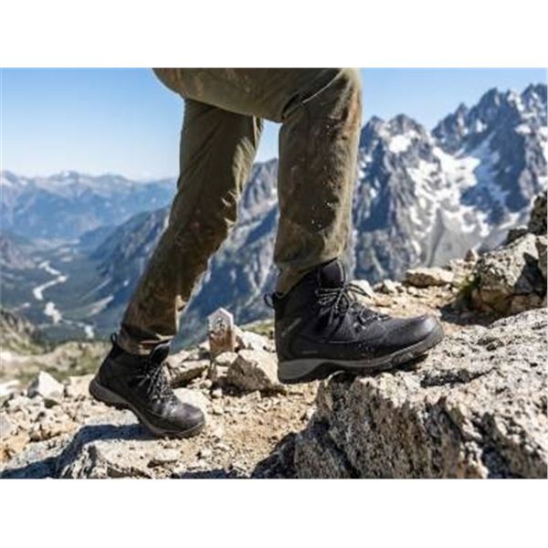 Columbia Men's Waterproof Hiking Boots, Size 9 US