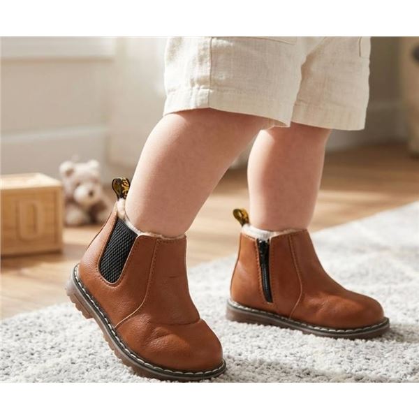 Childrenâ€™s Tan Brown Boots with Side Zip, Size 6.5