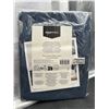 Image 2 : Amazon Basics Microfiber Towel, 70.9 Inches x 35.4 Inches, Blue