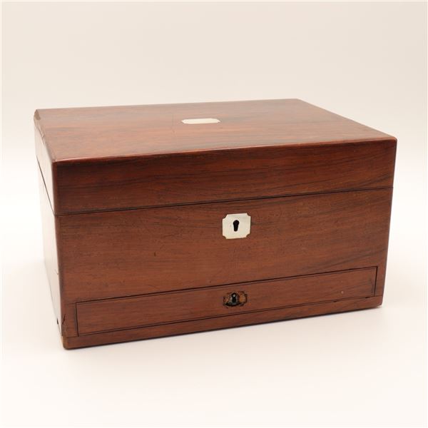 Victorian Walnut-Veneered Jewellery Box with Mother-of-Pearl Inlay