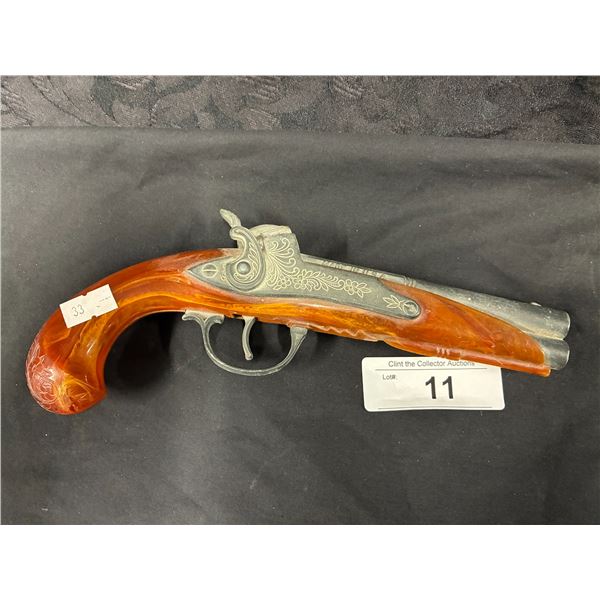 Hard to find double barrel Hubley Flintlock cap gun made in USA, 10"