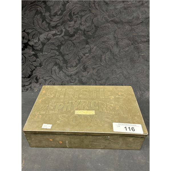 Vintage tin box with mechanno set