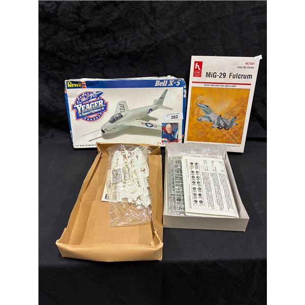 2 Vintage model kits