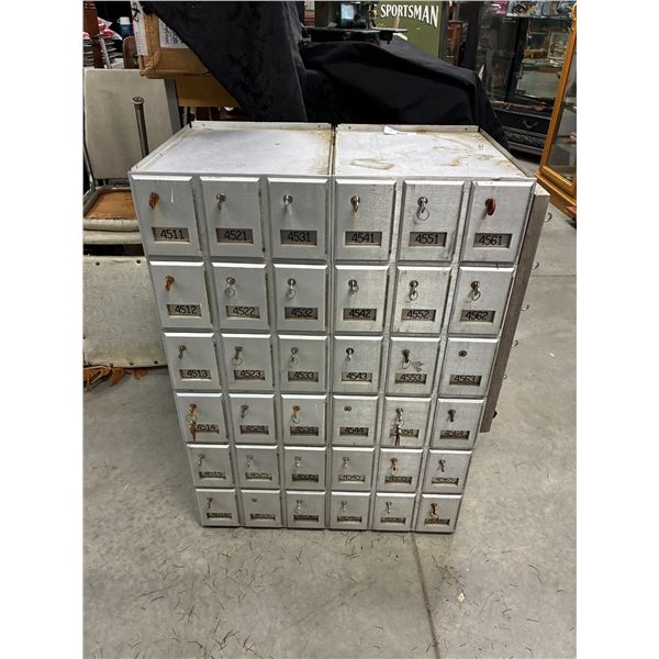 Vintage 1960s or 70s mailbox 33"x24"