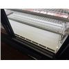 Image 12 : True TCGR-59 Curved Refrigerated Bakery Display Case
