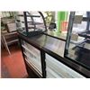 Image 14 : True TCGR-59 Curved Refrigerated Bakery Display Case
