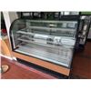 Image 2 : True TCGR-59 Curved Refrigerated Bakery Display Case