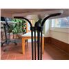Image 6 : Carrara Marble Table w/ Bruni 3 Table Base 30" Dia, 30"H