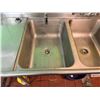 Image 4 : Advance Tabco T9-83-60-18RL 3-Basin Sink w/ Dual Drainboards & Faucet 98" x 33" x 37"H