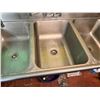 Image 5 : Advance Tabco T9-83-60-18RL 3-Basin Sink w/ Dual Drainboards & Faucet 98" x 33" x 37"H