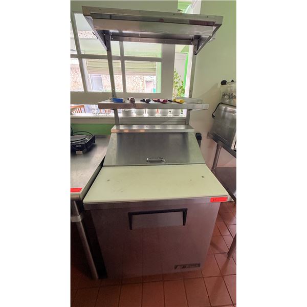True TSSU-27-08 Sandwich/Salad Prep Table w/ Refrigerated Base & 914981 Double Shelf
