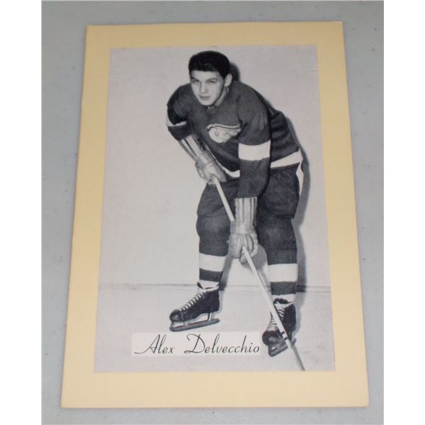 1944-64 Bee Hive Hockey Photos Group 2 NNO Alex Delvecchio COR