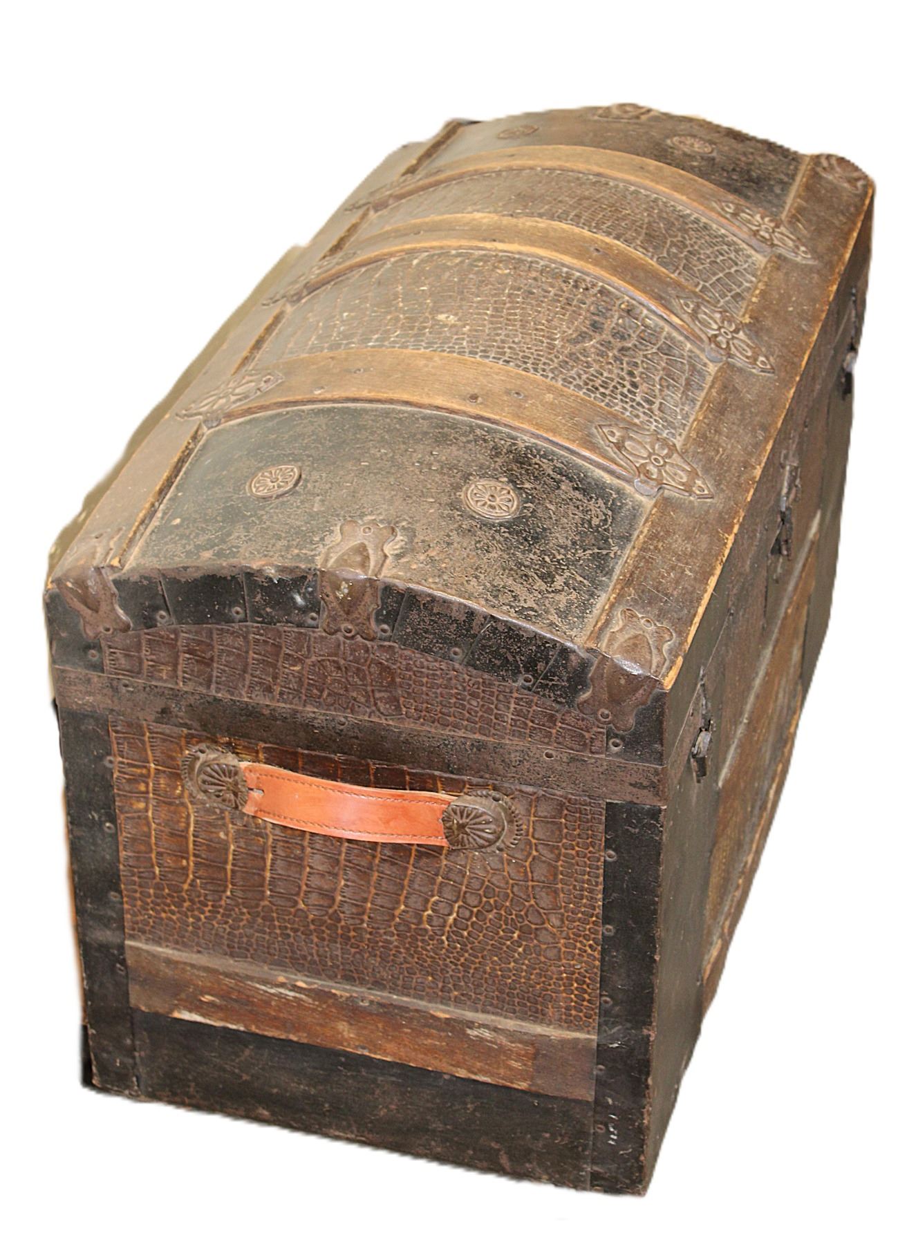 Smaller Size Round Top Trunk With Tray- 18